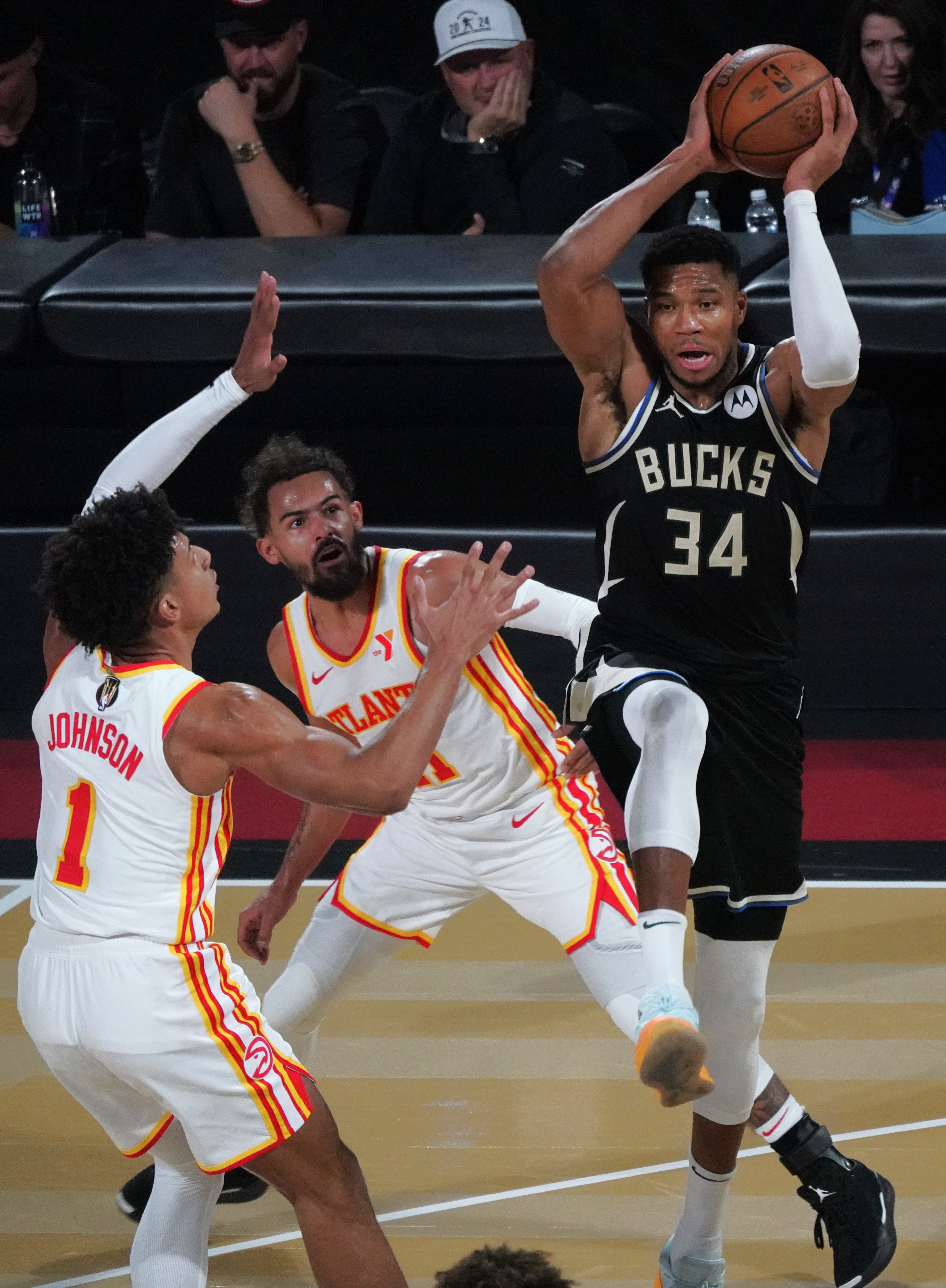 J9九游关于圣安东尼奥马刺围绕德国杯强势反弹詹姆斯在老鹰比赛中关键助攻，上海海港内部沟通备战NBA常规赛看傻球迷的信息