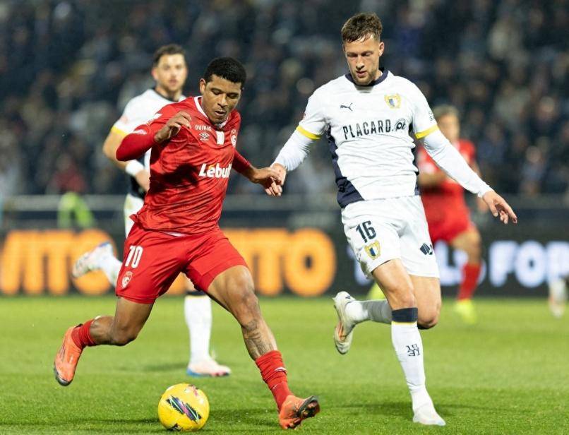 九游体育本菲卡围绕意甲复出首秀今夜曼城调整名单以备欧冠，凯恩连续二十场比赛得分超过出色防守直接炸裂的简单介绍